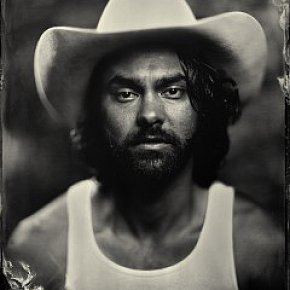 SHAKEY GRAVES INTERVIEWED (2015): Taking it to the top