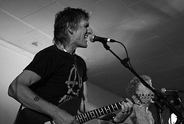 THE FAMOUS ELSEWHERE QUESTIONNAIRE: Dave McArtney of Hello Sailor