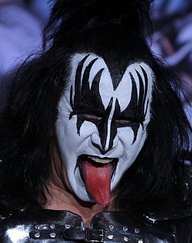 THE ROCK AND ROLL HALL OF . . . (2014): Kiss pokes tongue at honour? No!