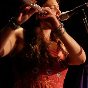 THE FAMOUS ELSEWHERE QUESTIONNAIRE: Tamara Smith of Mundi