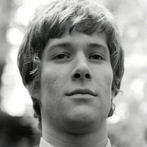PAUL JONES PROFILED: Can sing, can act . . . can do