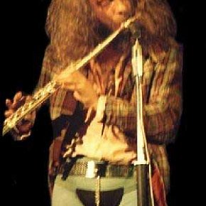 Jethro Tull, Al Stewart: Hanging on the telephone.